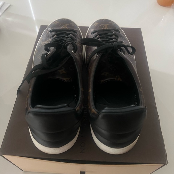 Louis Vuitton Mens sneakers - Picture 3 of 4